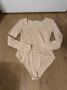 Long Sleeve Scoop Neck Bodysuit in Nude
